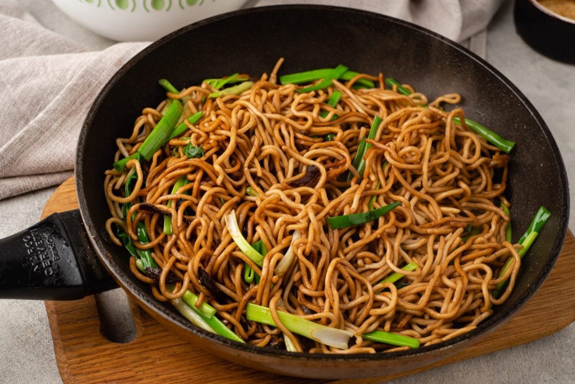 Long-life-noodles-Yi-Mein-10